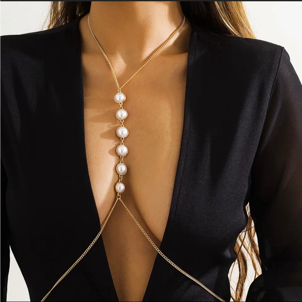 Pearl Cleavage Chain Necklace Body Chain